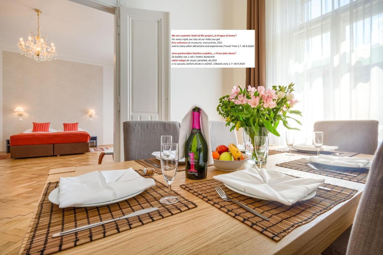 פראג Apartments 39 Wenceslas Square מראה חיצוני תמונה