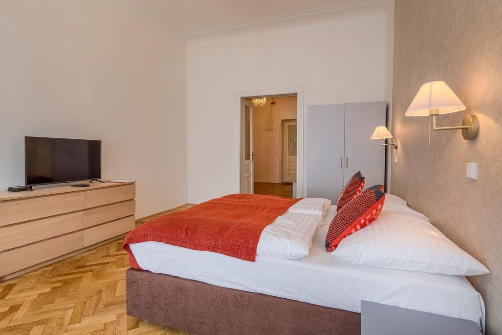 פראג Apartments 39 Wenceslas Square מראה חיצוני תמונה