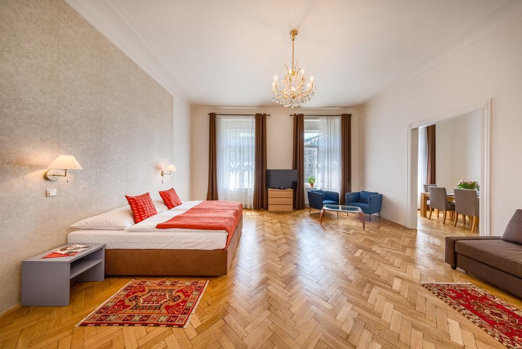 פראג Apartments 39 Wenceslas Square מראה חיצוני תמונה