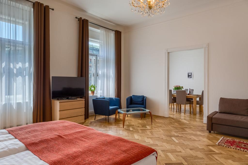 פראג Apartments 39 Wenceslas Square מראה חיצוני תמונה