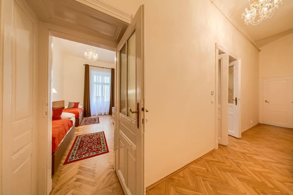 פראג Apartments 39 Wenceslas Square מראה חיצוני תמונה