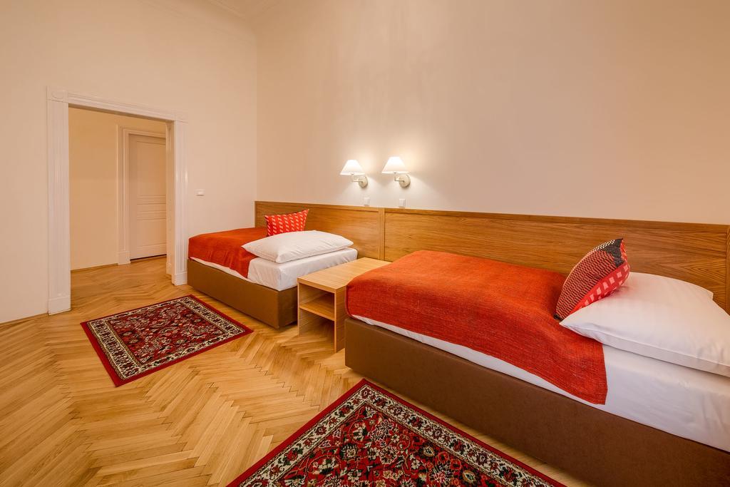 פראג Apartments 39 Wenceslas Square מראה חיצוני תמונה