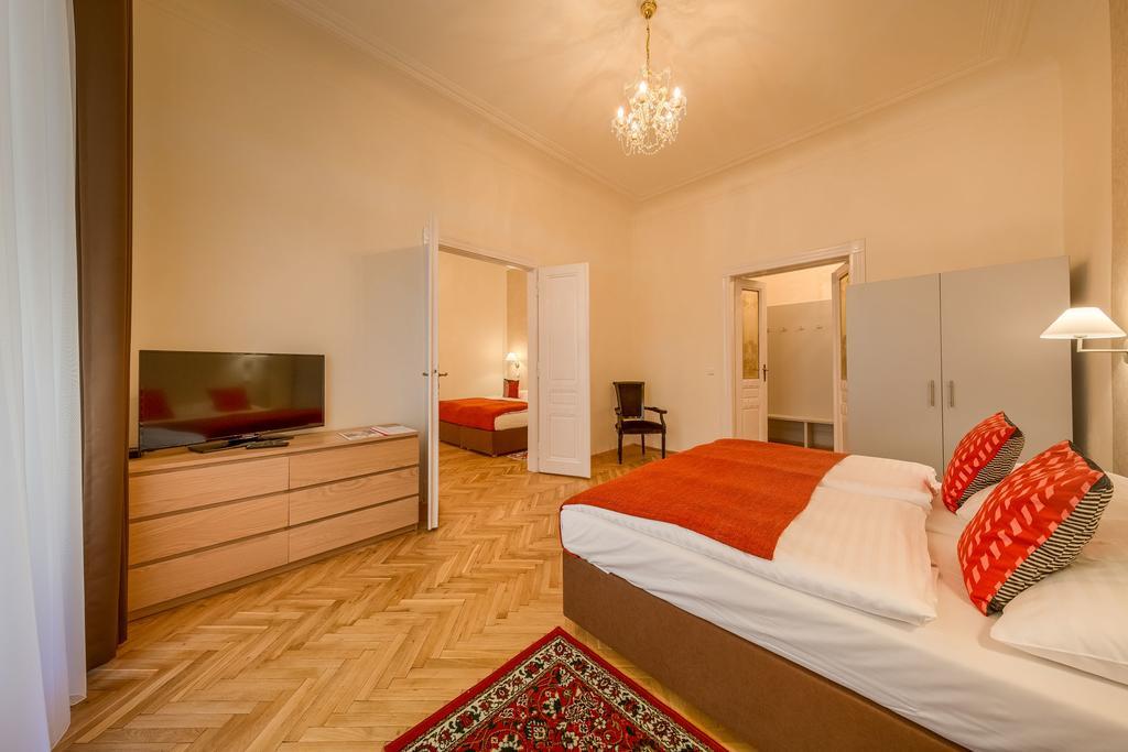 פראג Apartments 39 Wenceslas Square מראה חיצוני תמונה