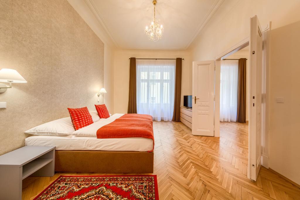 פראג Apartments 39 Wenceslas Square מראה חיצוני תמונה