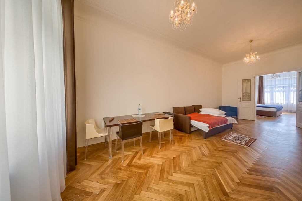 פראג Apartments 39 Wenceslas Square מראה חיצוני תמונה